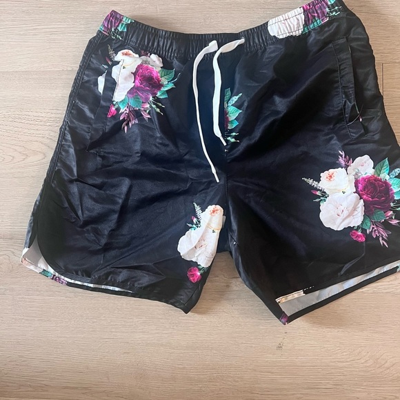 Floral Black Swim Shorts Size Large - Picture 4 of 11